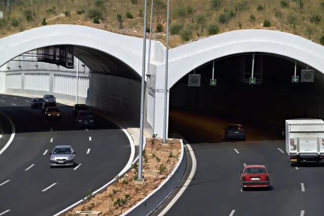 Verkehrsregelungen auf der Attiki Odos am Sonntag, 3. August 2025