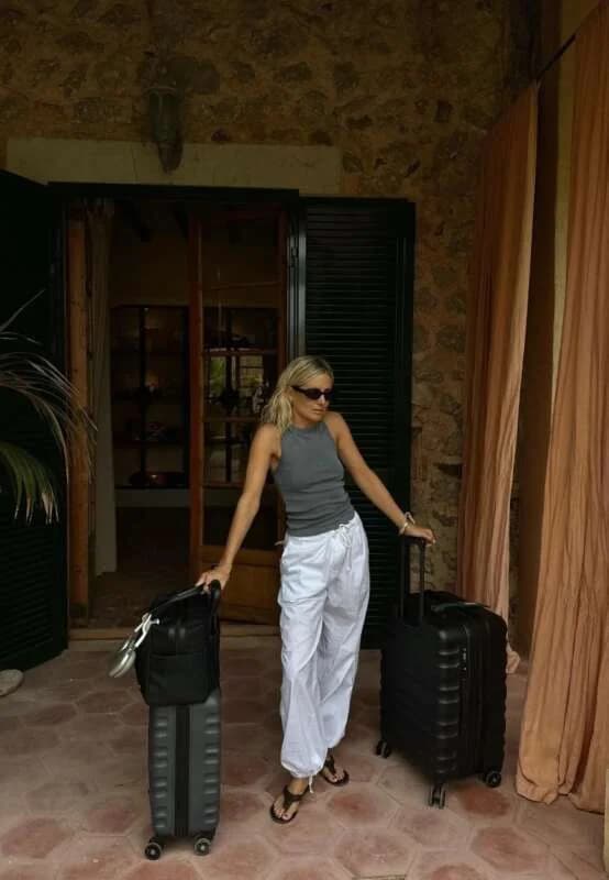 4 Στυλάτες Ιδέες για Άνετο και Κομψό Airport Look