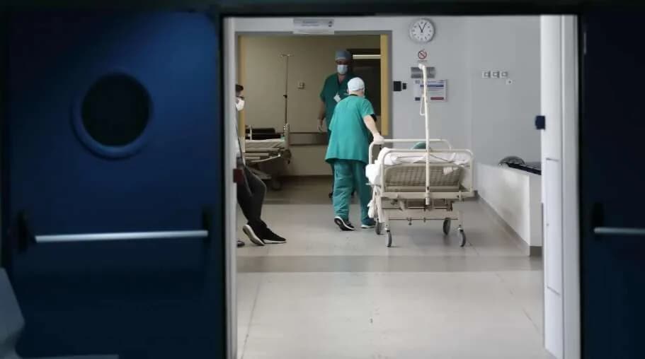 Frankreich: Krankenschwester wegen sexuellen Missbrauchs von Säuglingen angeklagt