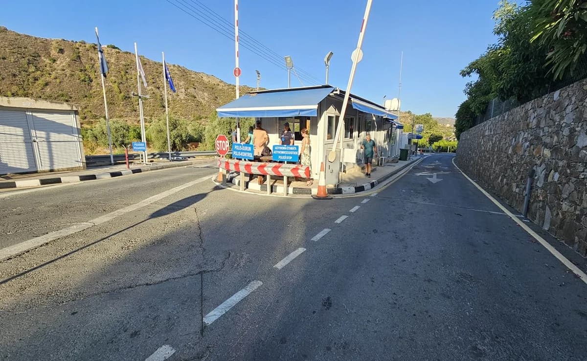 ΔΗΣΥ: Επικίνδυνο το κλείσιμο οδοφραγμάτων, εκδικητικές οι συλλήψεις Ε/Κ