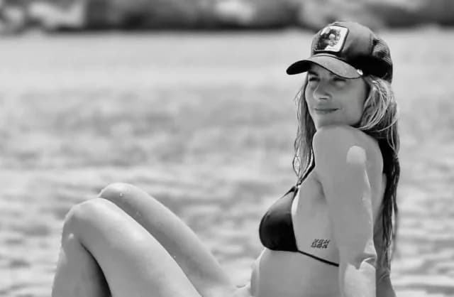 Doretta Papadimitriou poses in Ios and impresses
