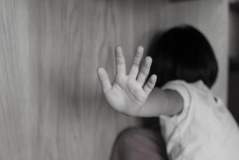 Χανιά: Νέες Κατηγορίες για Σεξουαλική Κακοποίηση σε 11χρονο από Γιατρό Κατασκήνωσης