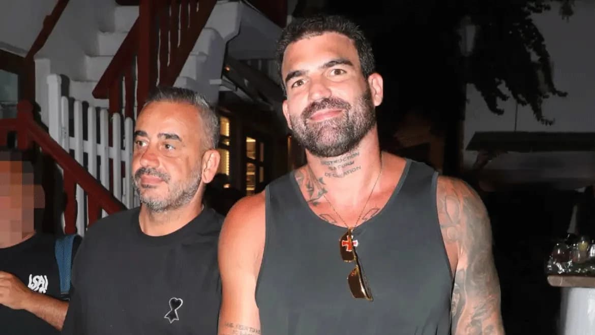 Dimitris Alexandrou: Vacaciones en Mykonos con amigos – Fotos