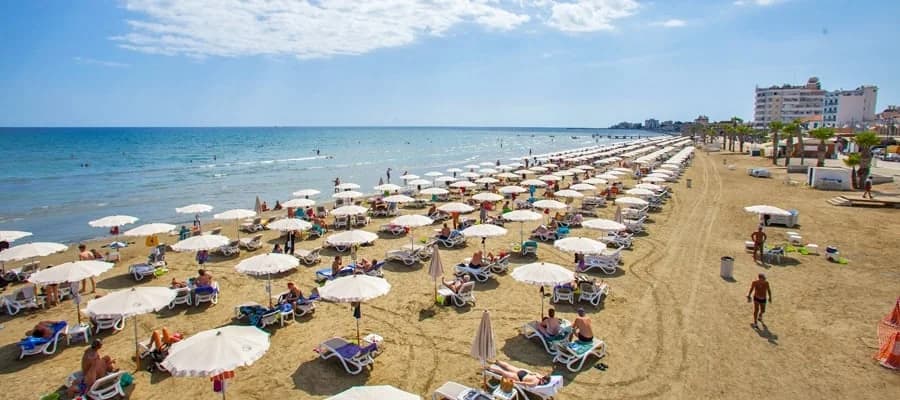 Lárnaca: Encuentran a un anciano muerto en la playa de Phinikoudes