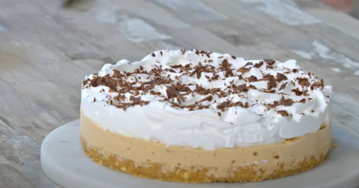 Εύκολη τούρτα παγωτό banoffee από τον Άκη Πετρετζίκη