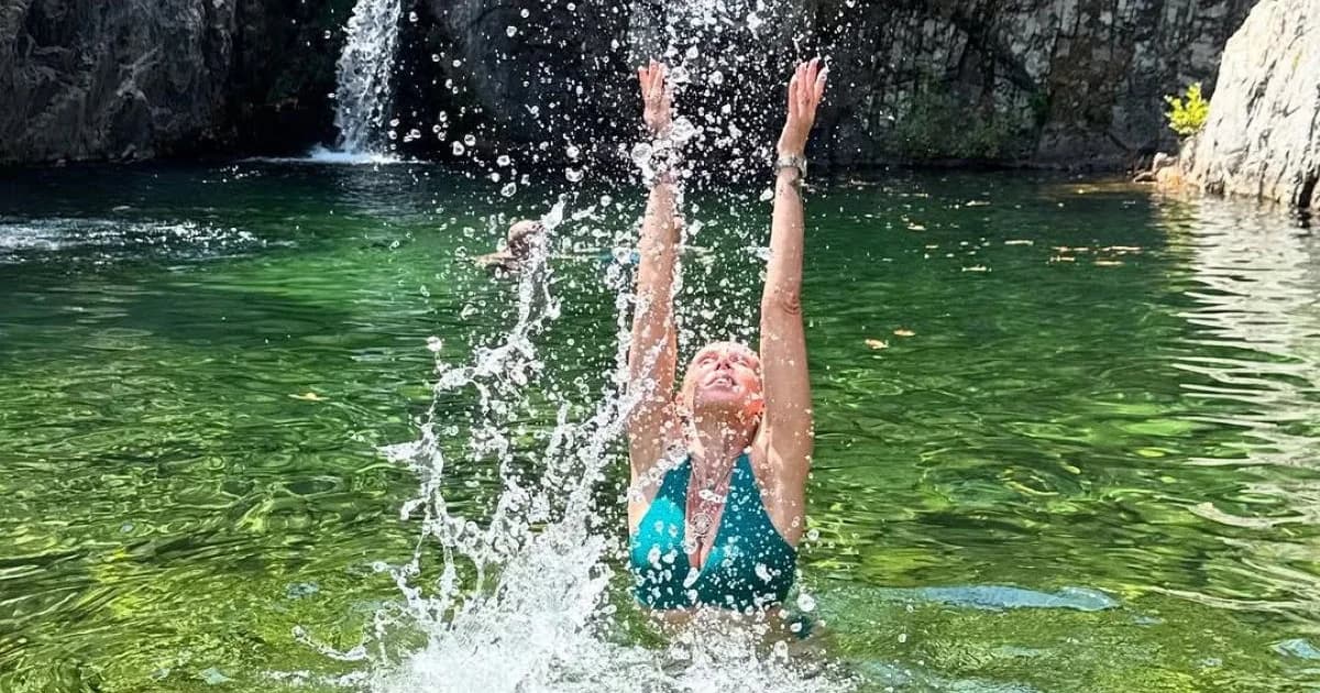 Εβελίνα Παπούλια: Διακοπές στη Σαμοθράκη με μαγιό