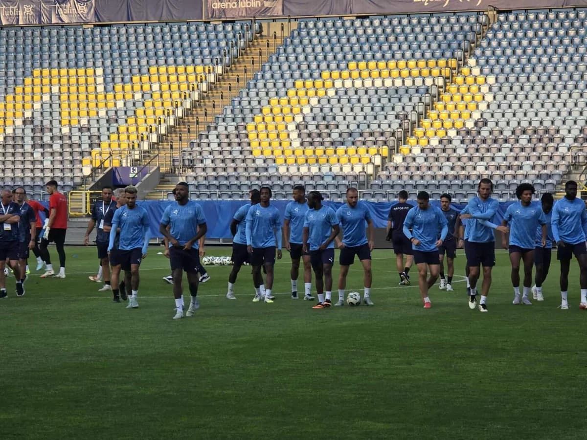 פאפוס FC מתאמנת ב«ארנה לובלין» לקראת המשחק מול דינמו קייב