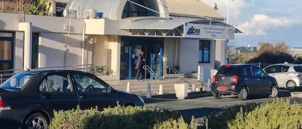 Pafos: Departamento de Transporte por Carretera Dañado por Rifle de Aire