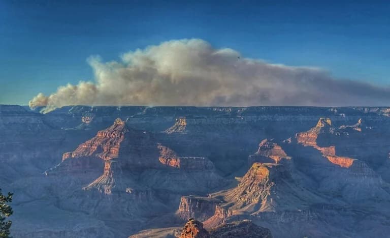 US: Wildfire Burns Uncontrolled in Grand Canyon for a Month