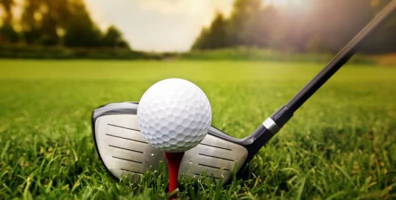 Mujer en la UCI tras grave accidente jugando al golf