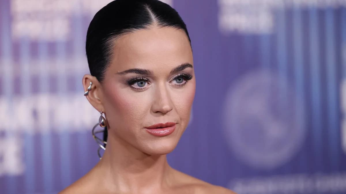 Katy Perry: Αντίδραση όταν θαυμάστρια λιποθύμησε στη σκηνή