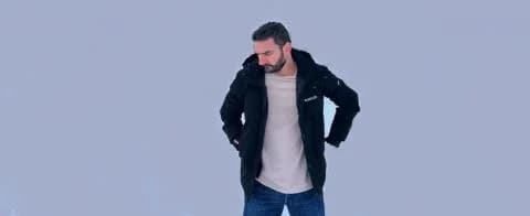 Stefanos Vouros: Humor autocrítico sobre su discapacidad en la boda de un amigo