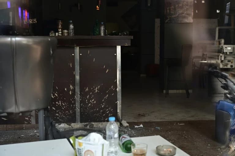 פיצוץ בבית קפה באגיוס פנטליימונס: שני פצועים