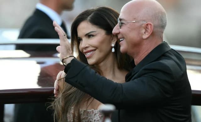 Lauren Sanchez: Struggles with Heels in Ibiza with Jeff Bezos