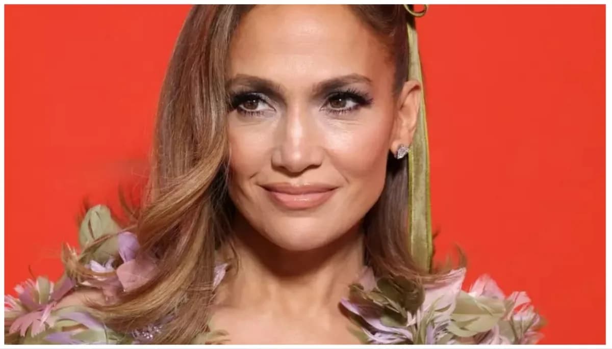 BB cream nails: Το καλοκαιρινό μανικιούρ της JLo που ταιριάζει με όλα