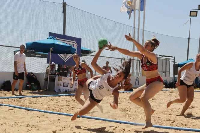 Beach Handball International Tournament: Wins for PAEEK and European University