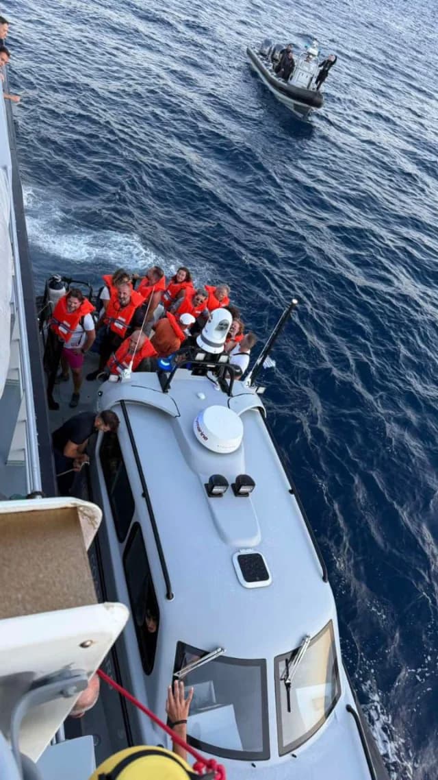Nea Styra: Investigation into Ferry Boat Grounding – Captain Failed to Inform Authorities Promptly
