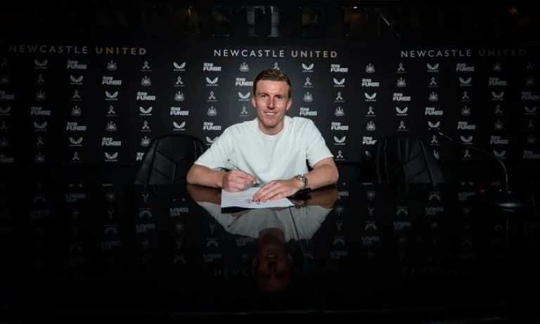 ¡El Newcastle United olvida a un jugador en Seúl!