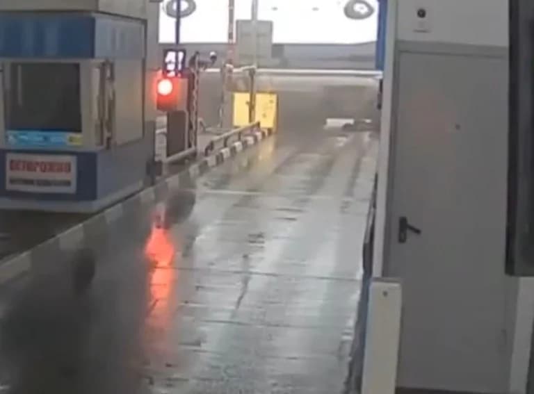 Ρωσία: Λεωφορείο έπεσε σε σταθμό διοδίων – 39 τραυματίες