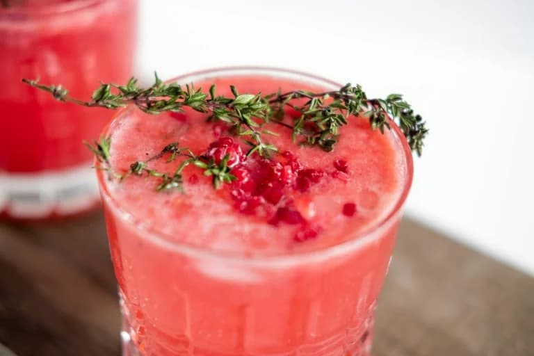 Refreshing Strawberry Mocktail: Easy Summer Recipe