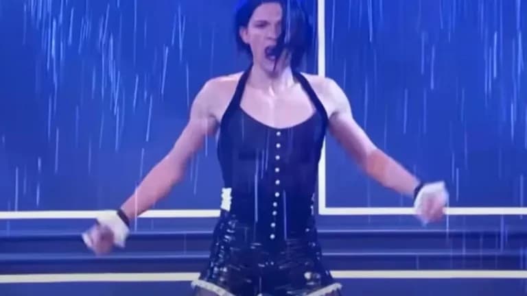 Том Холланд надел колготки своей бабушки для 'Lip Sync Battle'