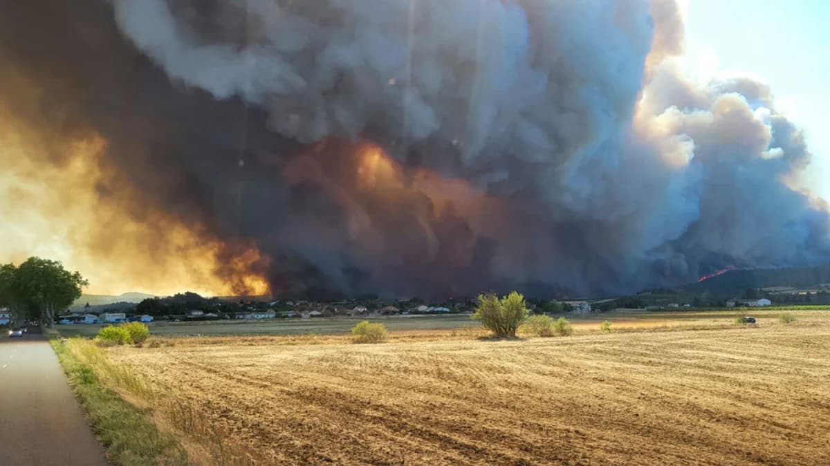 Φονική πυρκαγιά στη νότια Γαλλία: 80.000 στρέμματα καμένα