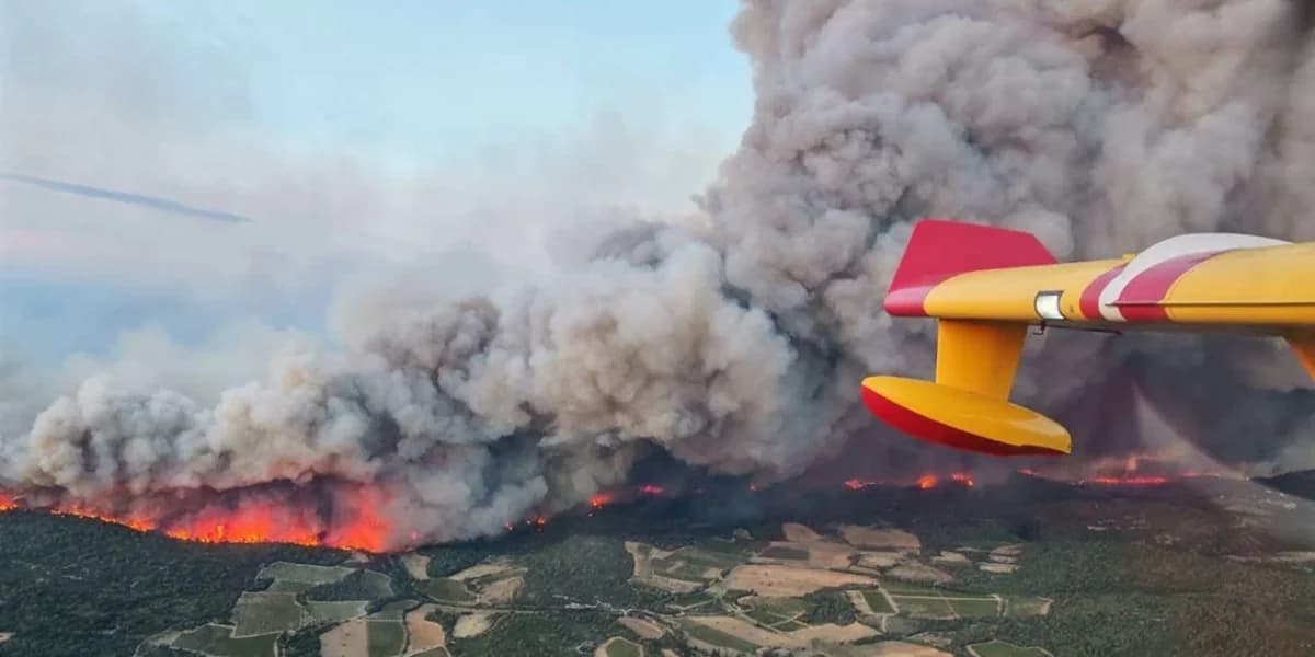 שריפה בדרום צרפת: הרוג אחד, 110,000 דונם נשרפו