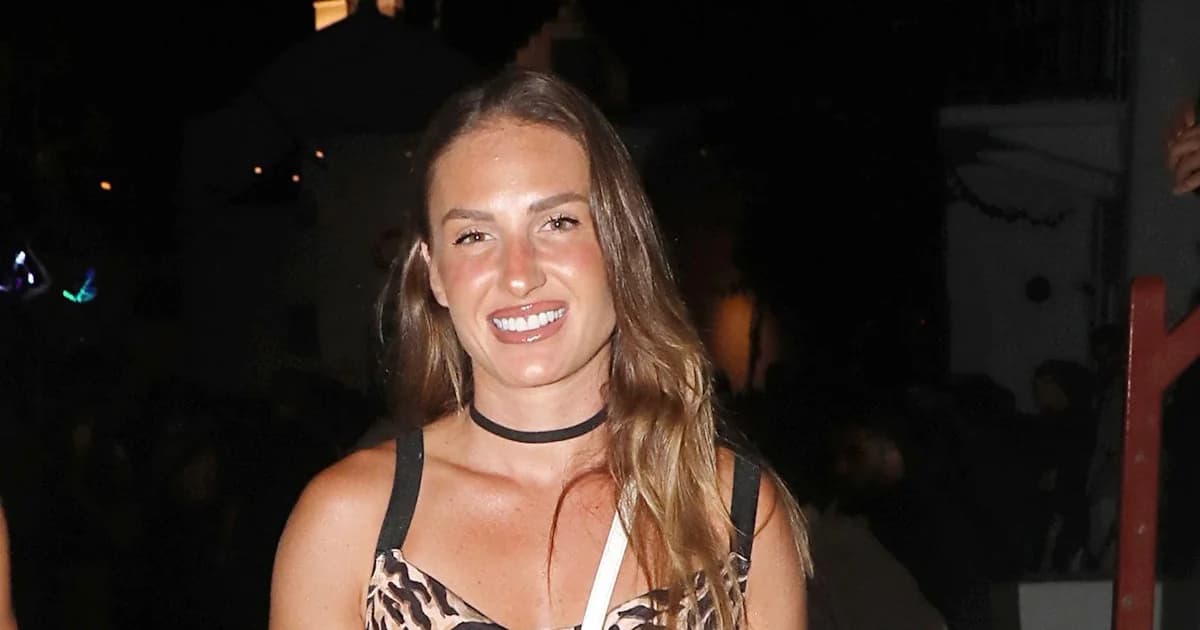 Katerina Dalaka: Elegante aparición en Mykonos con estampado animal