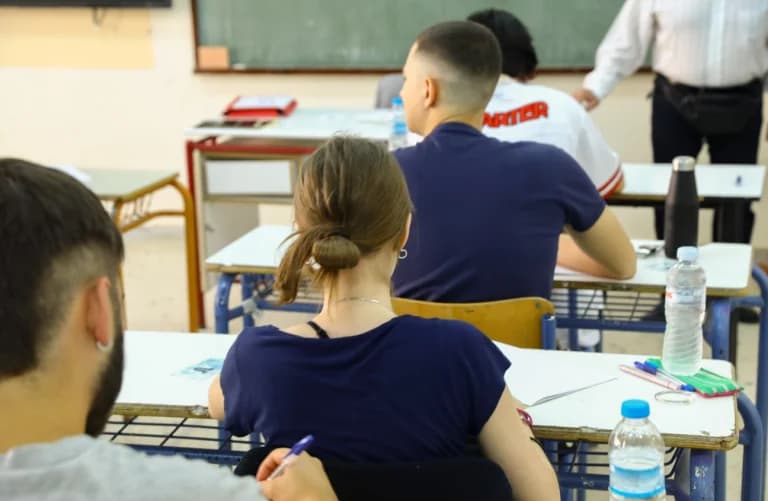 Exámenes Panhelénicos 2025: Anunciado el calendario y los centros de examen para las recuperaciones