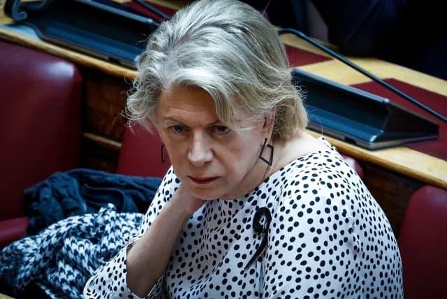 Елена Акрита прекращает спор с Проволисианосом и Вакеванисом