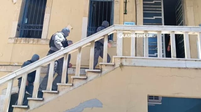 Chania: 63-jähriger Arzt wegen unzüchtigen Angriffs im Camp angeklagt