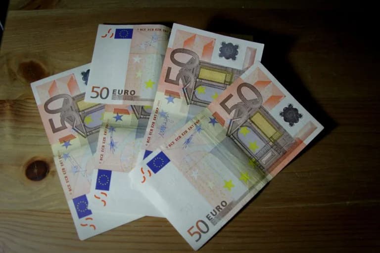 ¿Quién soporta la carga fiscal en Grecia?
