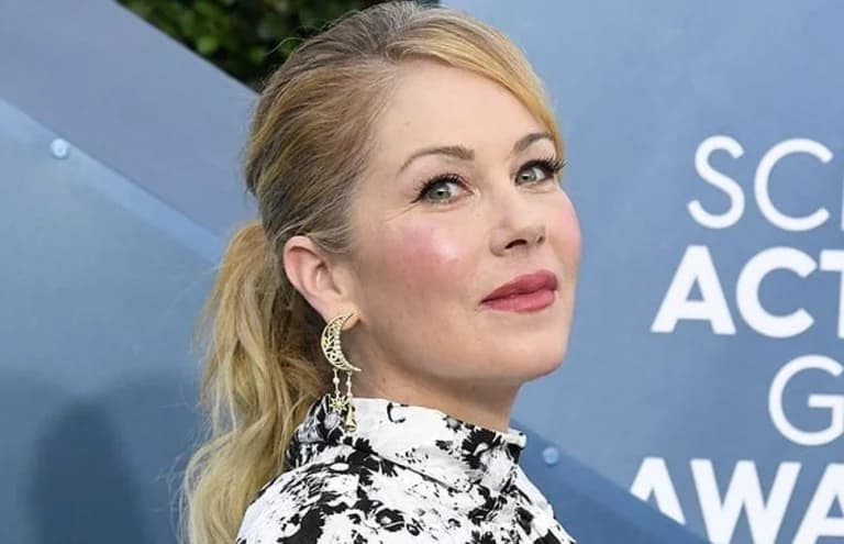 Christina Applegate Hospitalizada con Infección Renal