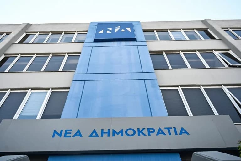 ND greift PASOK wegen Universitäten, türkisch-libyschem Abkommen und Plakat an