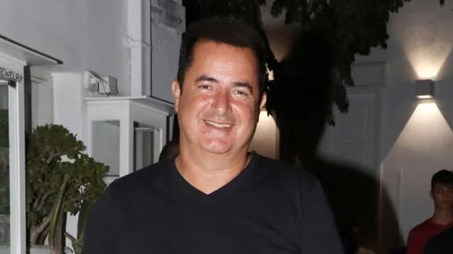 Ατζούν Ιλίτζαλι: Διακοπές στα ελληνικά νησιά και φωτογραφία με το σκάφος του