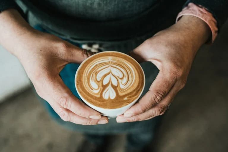 Fluctuación en los precios del café por disputa comercial entre EE.UU. y Brasil