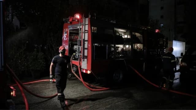 Υπό έλεγχο η φωτιά στη Βάρη Αττικής