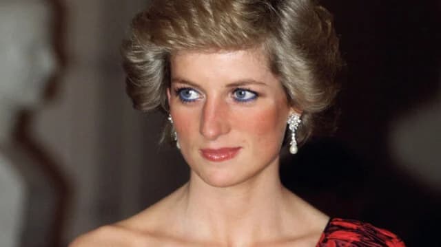 Prinzessin Diana: Ikonische Kleidungsstücke bei Auktionen erzielen hohe Preise