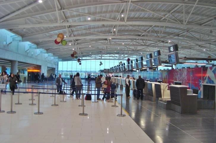 Rekordzahl an Passagieren auf den Flughäfen Larnaka und Paphos im Juli