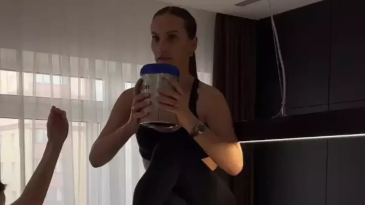 רוסייה נפצעה כשחיקתה את אתגר הסטילטו הוויראלי של ניקי מינאז'