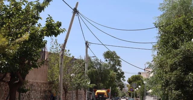 Interrupción del tráfico en el monte Hymettus por riesgo de caída de poste