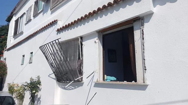 פיצוץ באספרובלטה: חמישה תיירים נפצעו בחדרי אירוח