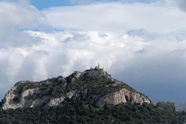 Λυκαβηττός: Κλείνει λόγω αυξημένου κινδύνου πυρκαγιάς