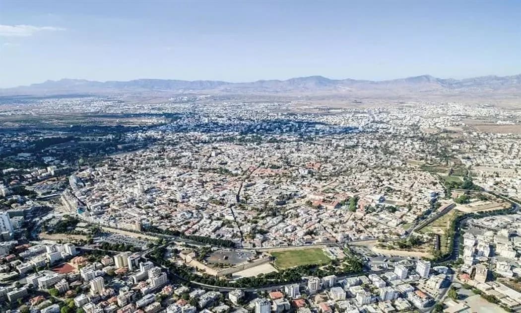 קפריסין תגביל מכירת קרקעות לזרים
