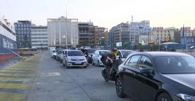 Prohibición de salida de ferris desde El Pireo, Rafina y Lavrio por fuertes vientos