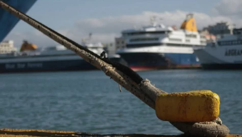 Prohibición de transbordadores en Grecia debido a fuertes vientos