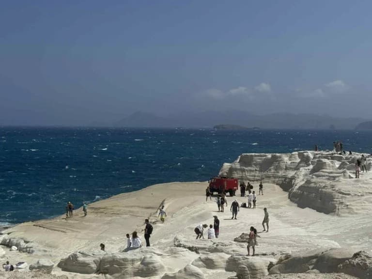 Μήλος: Δύο νεκροί τουρίστες από πνιγμό στο Σαρακήνικο