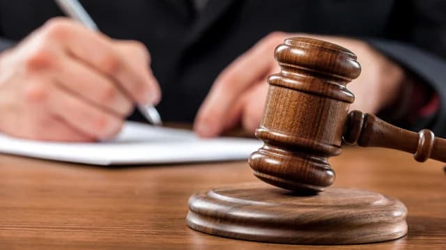 Criminal Lawyers React to Mobile Phone Confiscation During Interrogation