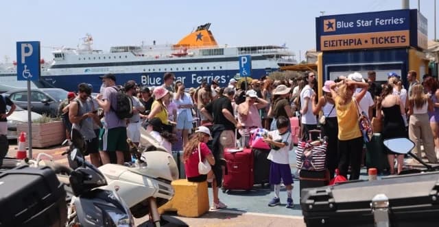 Blue Star Ferries: Τροποποιήσεις δρομολογίων λόγω απαγορευτικού