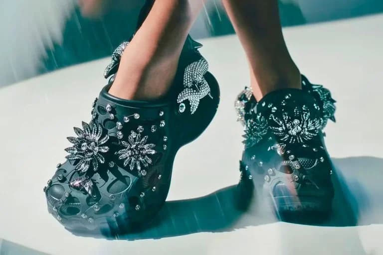 Crocs: Economic Uncertainty and Trump Tariffs Threaten Popularity